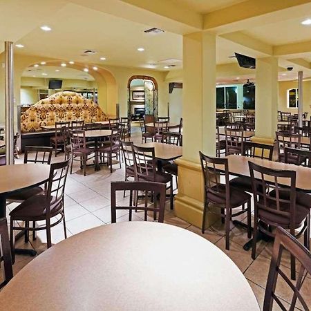 Radisson Hotel El Paso Airport Restaurace fotografie